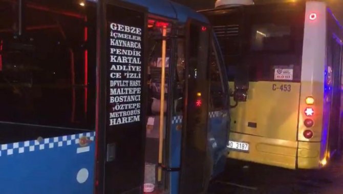 Kartal’da Minibüs İ̇ett Otobüsüne Arkadan Çarptı: 7 Yaralı