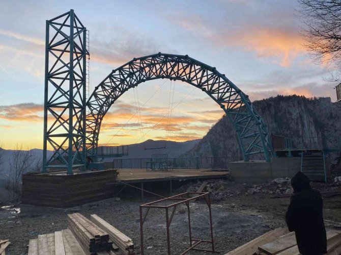 Türkiye’de Bir İlk: Bu Salıncağa Binmek Yürek İstiyor