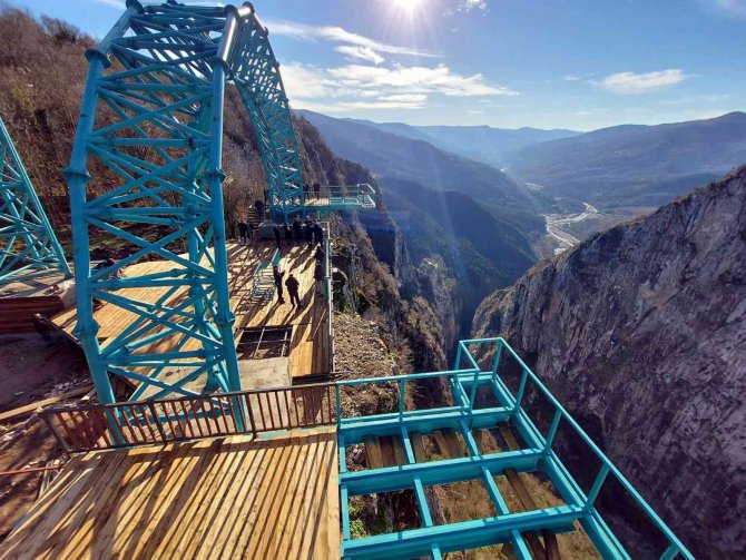 Türkiye’de Bir İlk: Bu Salıncağa Binmek Yürek İstiyor