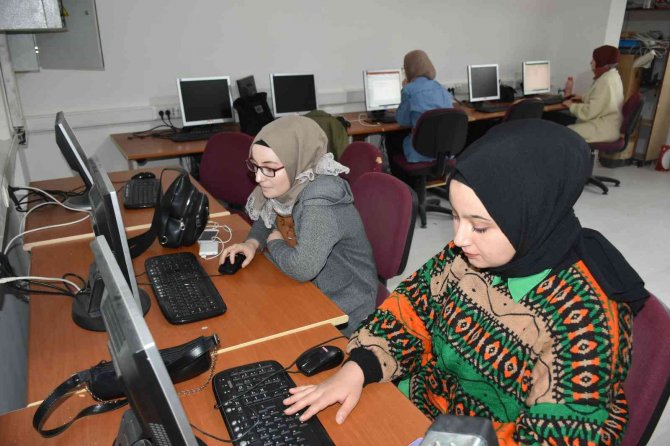 39 Bin Nüfuslu İlçede Açılan Kurslar Sayesinde Bin 529 Kişi İş Hayatını Atıldı