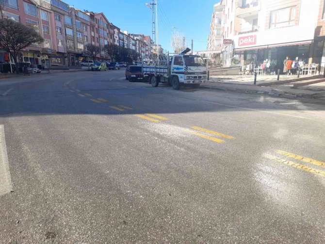 Kayganlaşan Yol 2 Belediye Otobüsünün Art Arda Kazasına Sebep Oldu