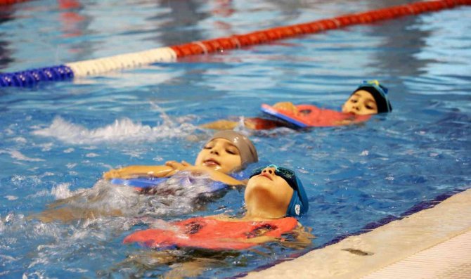 Körfez’de Milli Yüzücüler Yetişiyor