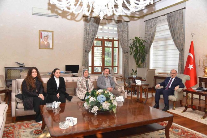 Vali Karadeniz Şehit Ailesini Ağırladı