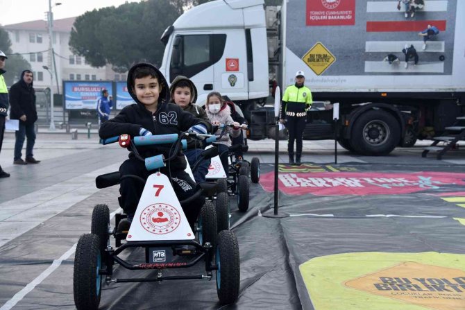 Trafik Güvenliği Minik Dedektiflere Emanet