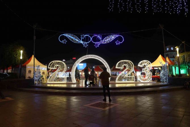 Marmaris Yeni Yılı Coşkuyla Karşılıyor