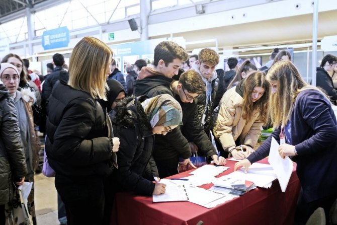 Busmek Üniversite Adaylarına Tanıtıldı