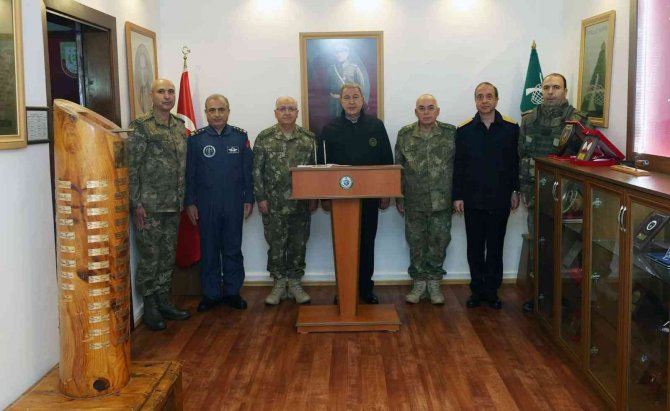 Bakan Akar Ve Tsk Komuta Kademesinden “Rüzgar Alayı”na Ziyaret