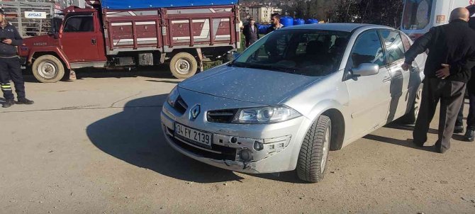 Motosiklet İle Otomobil Çarpıştı:1 Yaralı