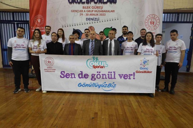 Denizli’de 194 Kadın Ve 200 Erkek Bilek Güreşinde Yarışıyor