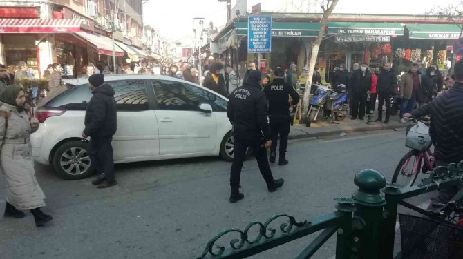 Duyarsız Sürücü Ambulansın Yolunu Kapattı