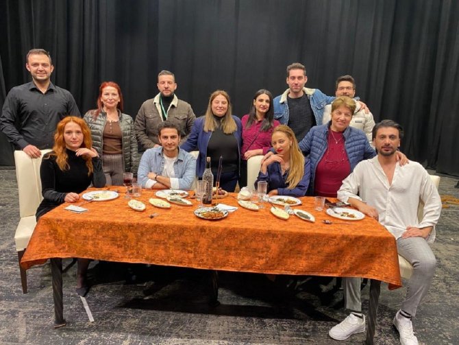 “Kombinasyon” Adana’da Seyirciyle Buluştu