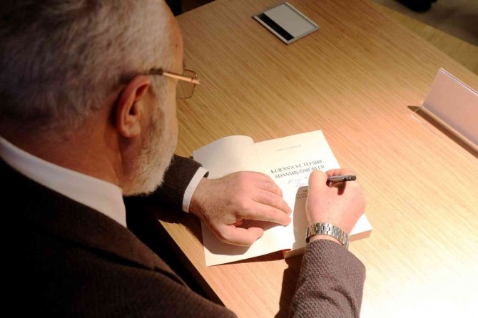 İ̇z Bırakan Alimler Bu Panelde Konuşuldu