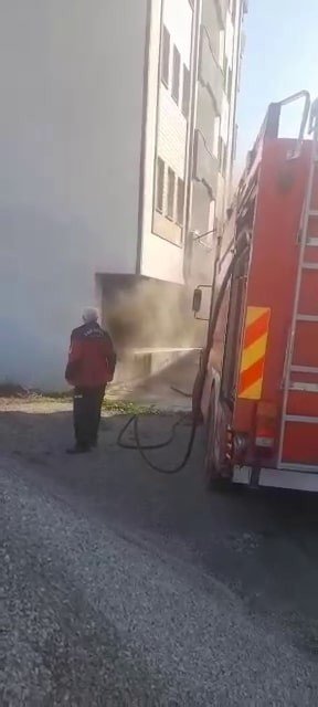 Binanın Zemin Katında Çıkan Yangın Korkuttu