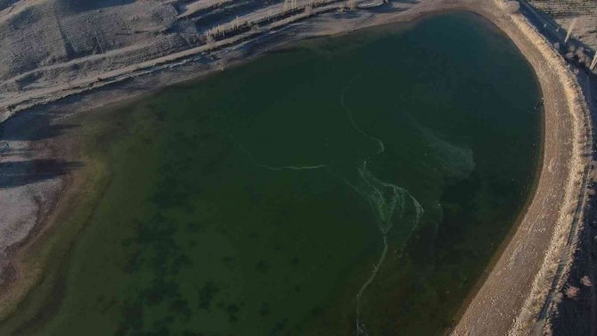 Termometreler Eksi 7 Dereceyi Gösterdi, Gölün Yüzeyi Kısmen Buz Tuttu