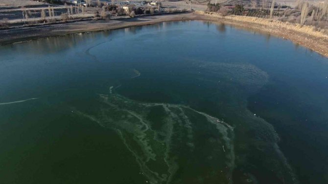 Termometreler Eksi 7 Dereceyi Gösterdi, Gölün Yüzeyi Kısmen Buz Tuttu