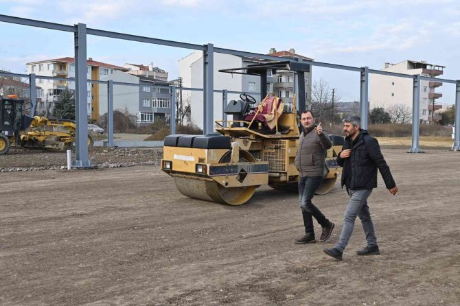 Altınova Kapalı Pazar Yeri Projesi Hızla Yükseliyor