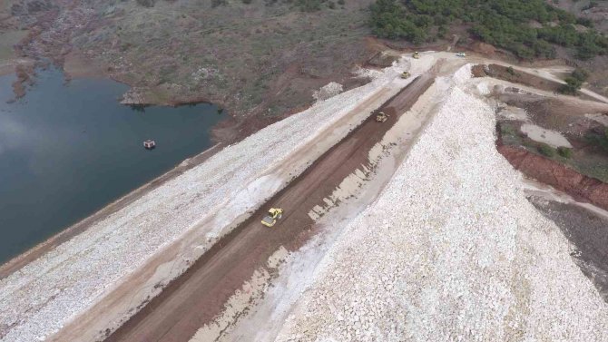 Adıyaman Akçalı-1 Barajında Gövde Dolgu Çalışmalarında Sona Yaklaşıldı