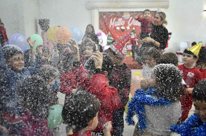 Tarsus’ta Miniklerden Yeni Yıl Partisi