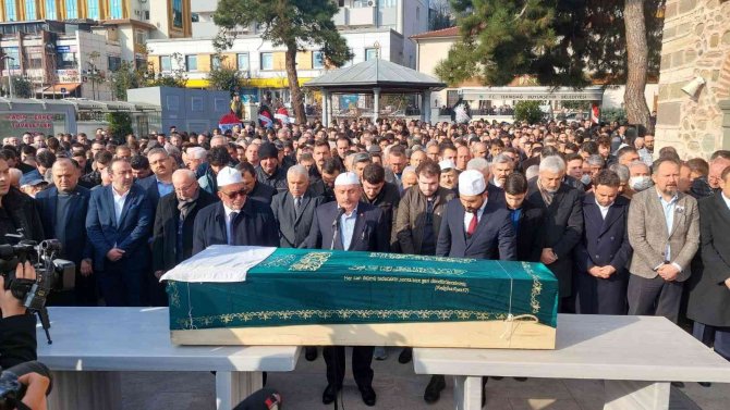 Tbmm Başkanı, Kardeşi Gibi Gördüğü Halasının Oğlunun Cenaze Namazını Kıldırdı