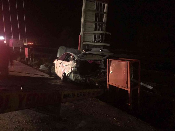 Viraja Hızlı Girince Kaza Yaptılar: 2 Yaralı