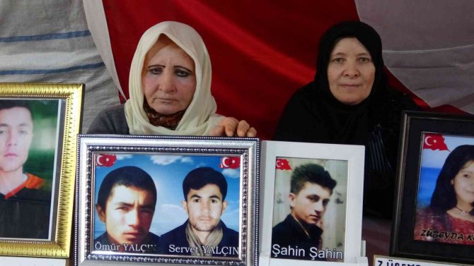 Diyarbakır Anneleri Pkk’nın Elinde Olan Evlatlarının Yolunu Gözlüyor
