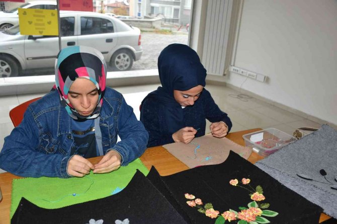 39 Bin Nüfuslu İlçede Açılan Kurslar Sayesinde Bin 529 Kişi İş Hayatını Atıldı