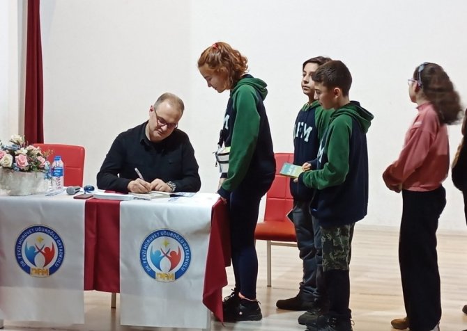 Yazar Uyan, Aydın’da Öğrencilerle Buluştu
