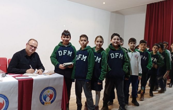 Yazar Uyan, Aydın’da Öğrencilerle Buluştu