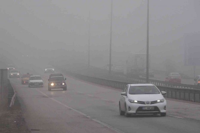 43 İlin Geçiş Güzergahında Yoğun Sis: Görüş Mesafesi 50 Metreye Düştü