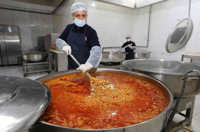 Van Büyükşehir Belediyesi 21 Bin 834 Yardım Talebine Karşılık Verdi