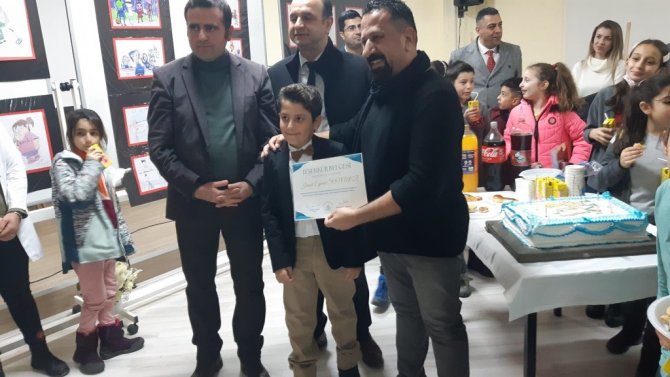 4. Sınıf Öğrencisinden Kişisel Karikatür Sergisi