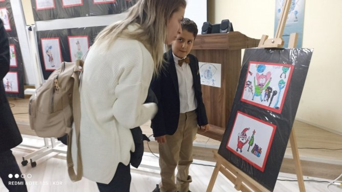 4. Sınıf Öğrencisinden Kişisel Karikatür Sergisi