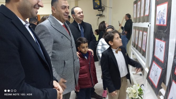 4. Sınıf Öğrencisinden Kişisel Karikatür Sergisi