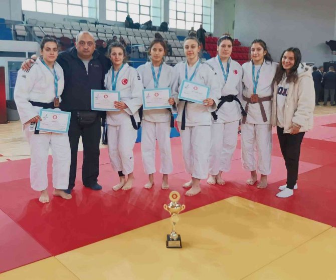 Yunusemre Belediyespor Süper Lig’de