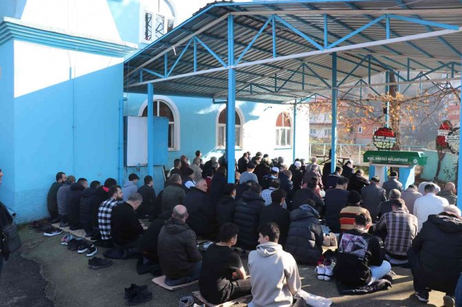 Kalp Krizinden Ölen Ak Partili Eski Meclis Üyesi Toprağa Verildi