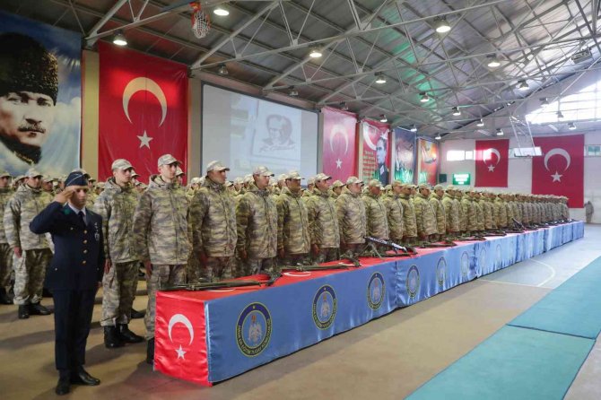 Acemi Eğitimini Tamamlayan Erler Yemin Etti
