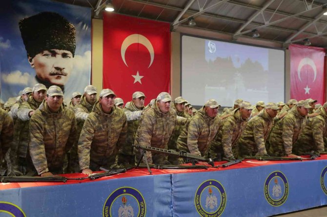 Acemi Eğitimini Tamamlayan Erler Yemin Etti