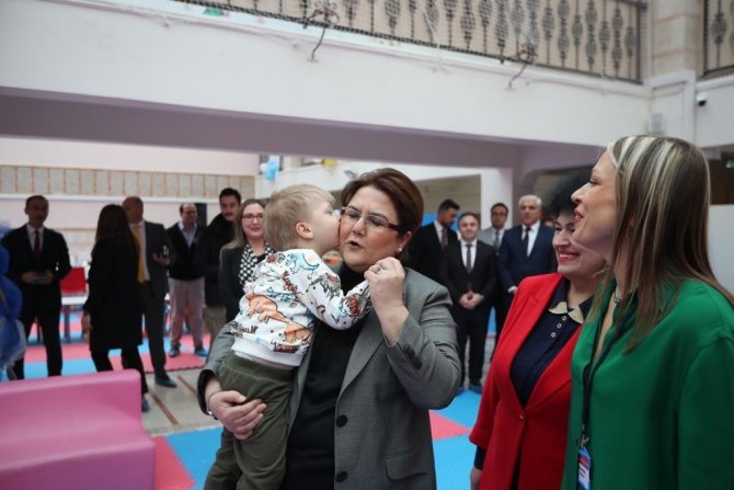 Ukraynalı Çocuklar Yeni Yılı Türkiye’deki Sıcak Yuvalarında Karşıladı
