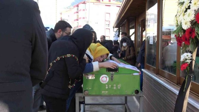 Küçük Melis Son Yolculuğuna Uğurlandı