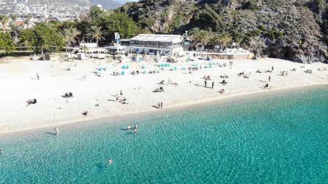 Yılın Son Gününde Alanya’da Sahillerinde Yoğunluk
