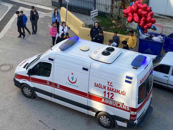 Arkadaşları Tarafından Darp Edilen Mendilci Çocuğun Yardımına Vatandaşlar Koştu