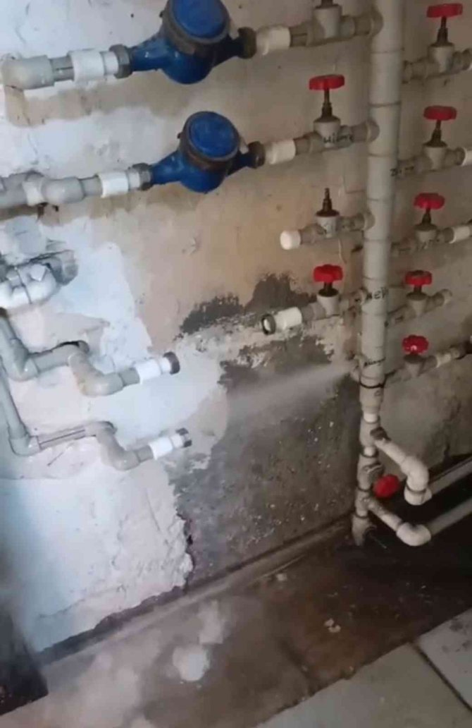 Batman’da Hırsızlar Pes Dedirtti, Apartmanın Su Sayaçları Çalındı