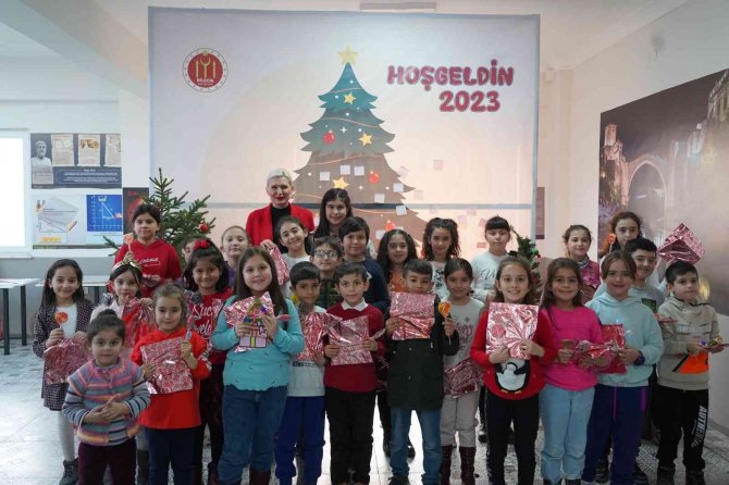 Minik Öğrenciler Yeni Yıl Etkinliğinde Bir Araya Geldi