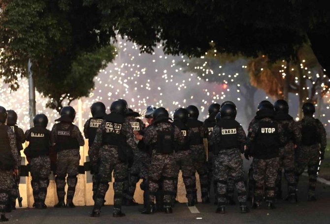 Bolivya’da Muhalefet Liderinin Destekçileriyle Polis Arasında Çatışma