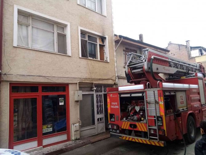 Ocakta Unutulan Yemek Mutfağı Yaktı
