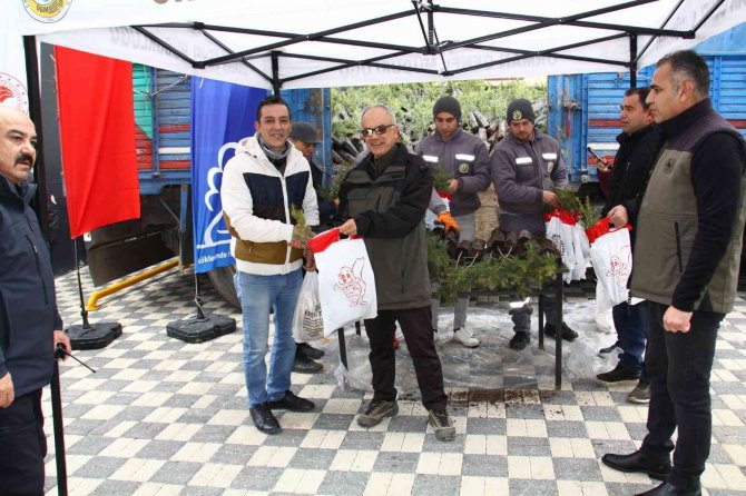 Eskişehir’de “Yeni Yıla Ağaç Keserek Değil Fidan Dikerek Girelim” Kampanyası
