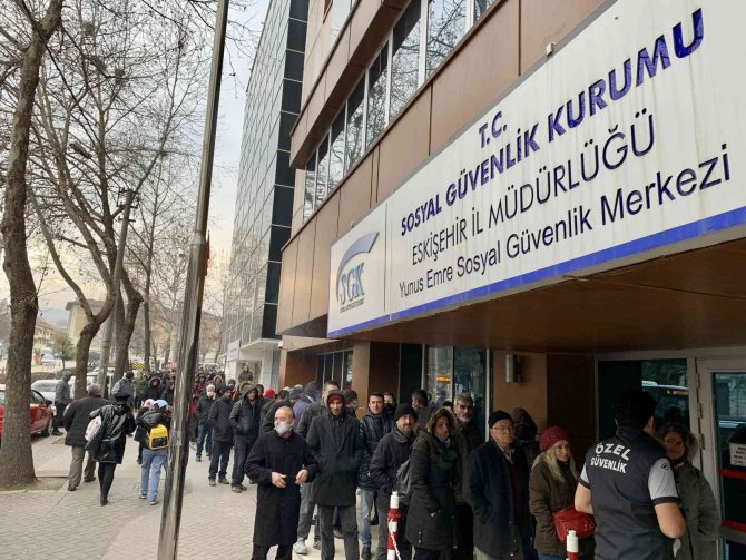 Eskişehir’de Zamsız Borçlanma Kuyruğu Sürüyor