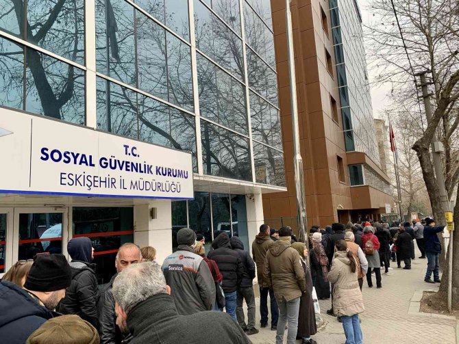 Eskişehir’de Zamsız Borçlanma Kuyruğu Sürüyor