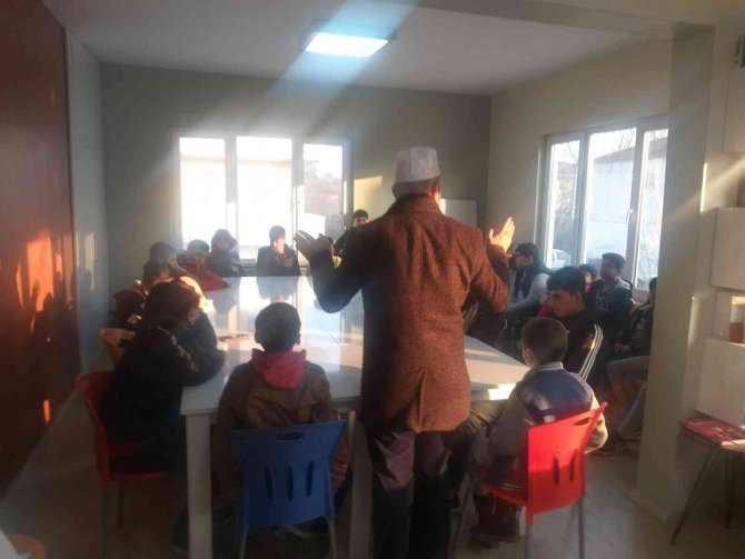 Öğretici Faaliyetler Merkezlerde Sürüyor