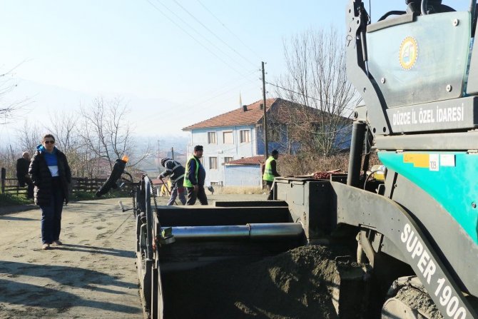 Üçköprü Köyüne Beton Asfalt Atıldı